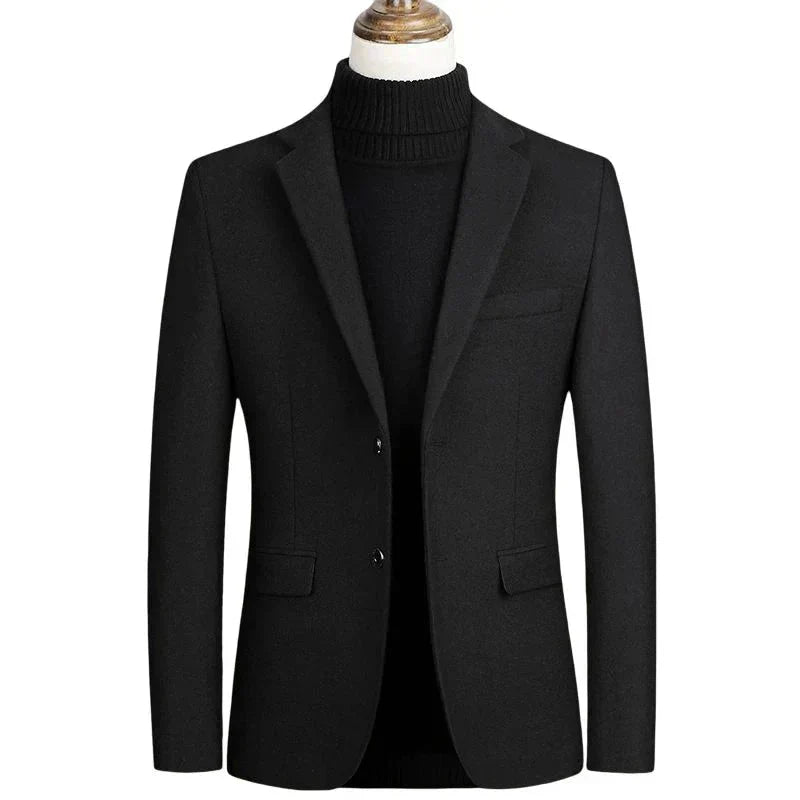 Blazer masculino Zelvon ZLN107 com corte ajustado, tecido leve e lapelas sofisticadas.