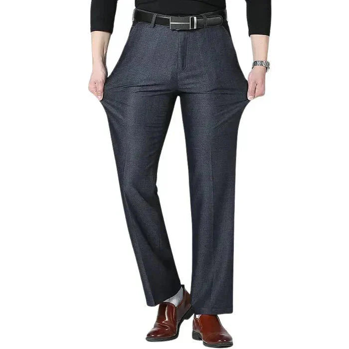Calça social Zelvon ZLN118 com corte slim, tecido leve e elegante para visuais formais ou casuais refinados.