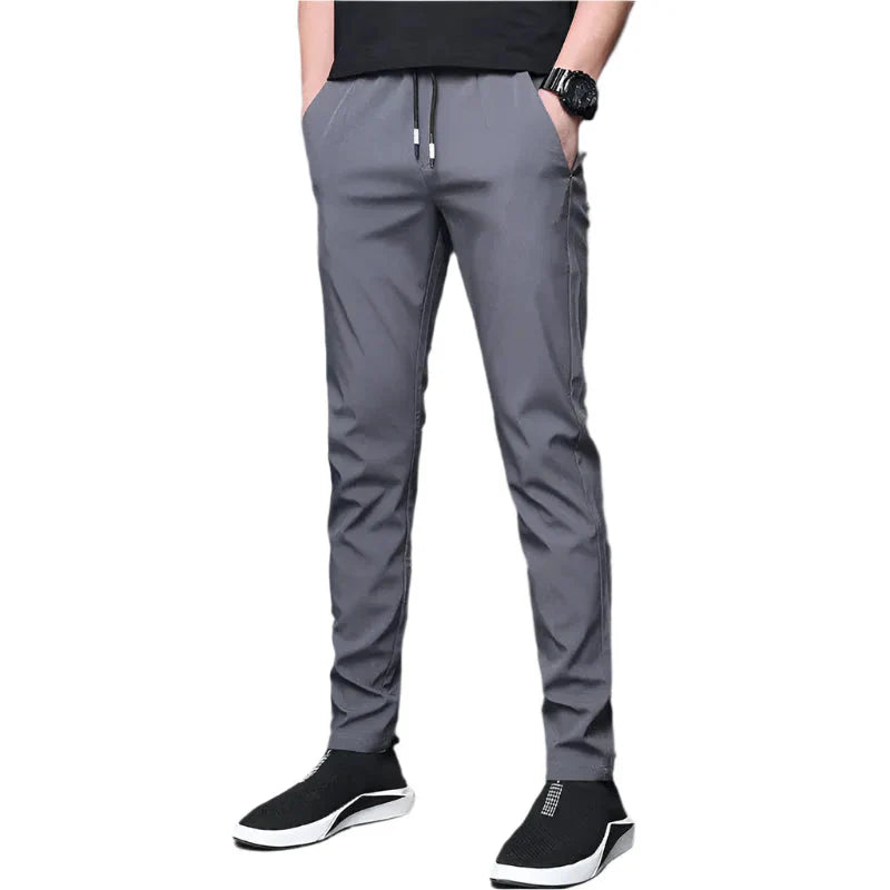 Calça social slim Zelvon ZLN119 com corte ajustado, tecido leve e ideal para ocasiões elegantes.